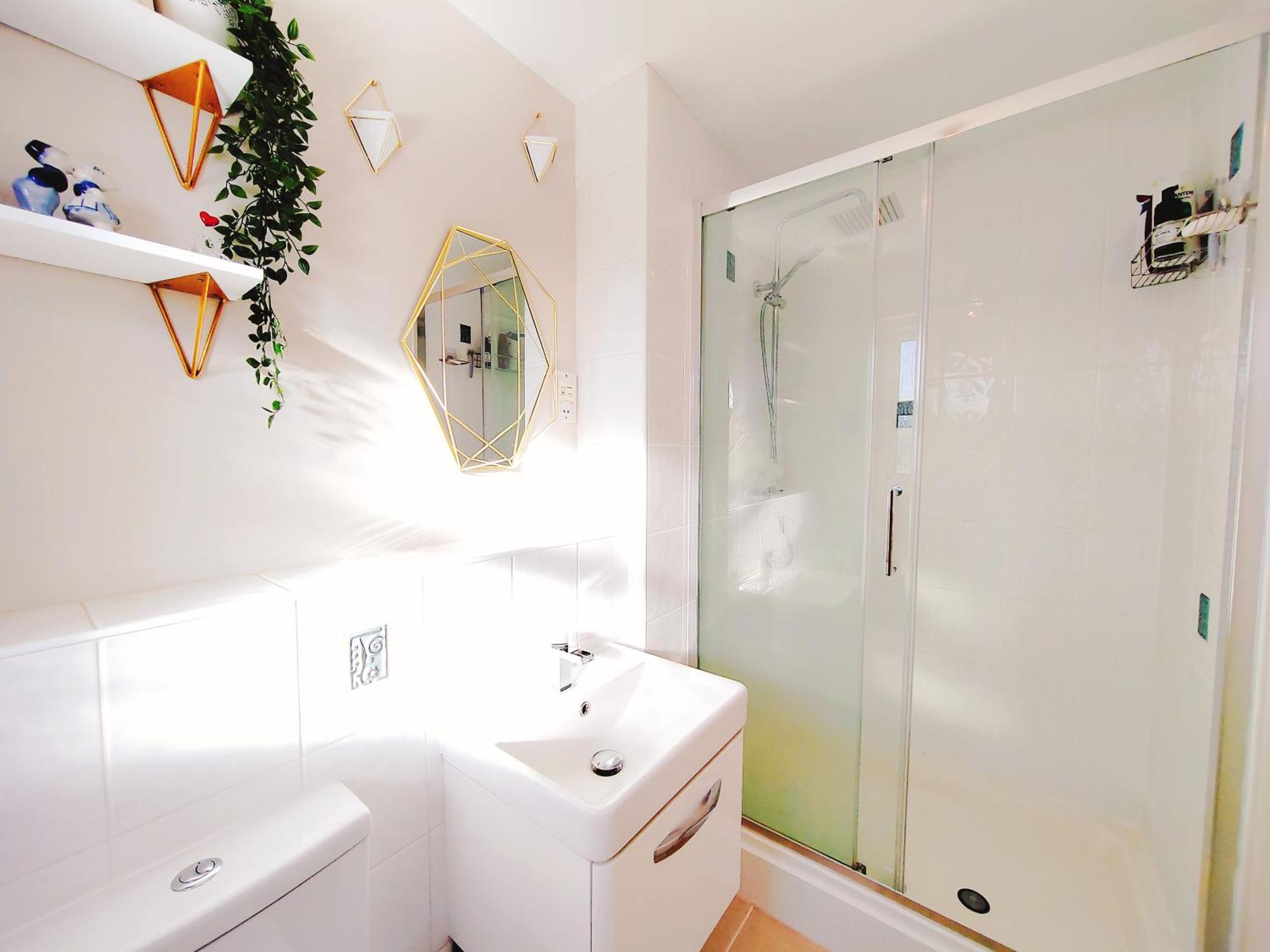 Modern And Spacious Double&King Bedrooms Both With Private Bathrooms Единбург Номер фото
