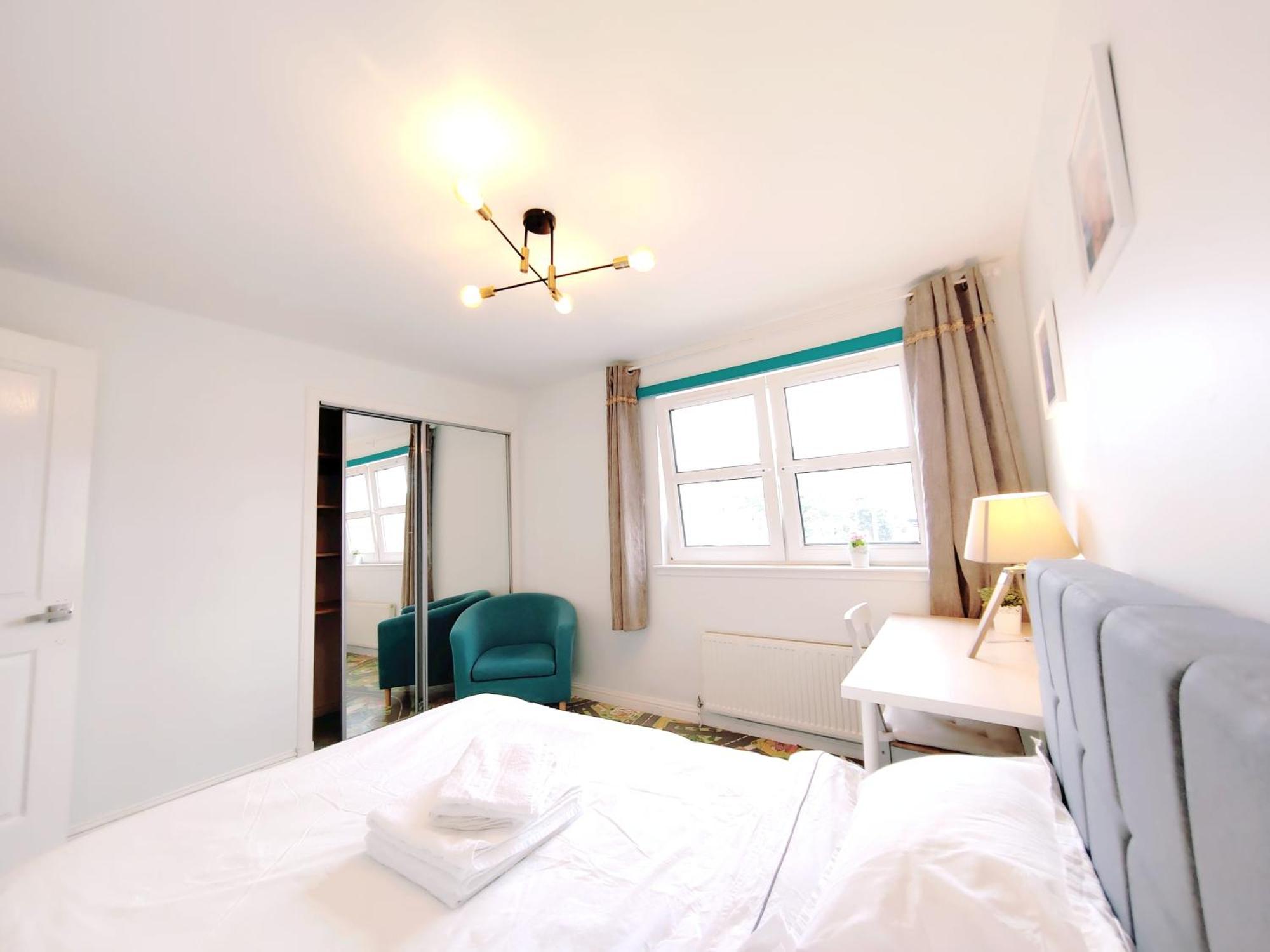 Modern And Spacious Double&King Bedrooms Both With Private Bathrooms Единбург Номер фото